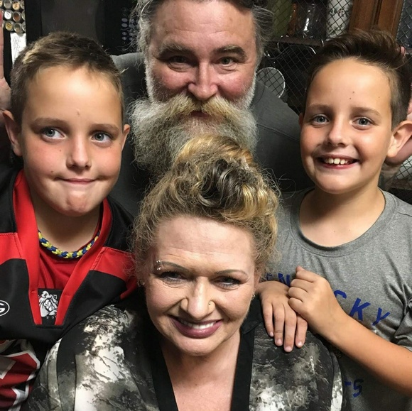 Meet your Posher, Traci - Picture 2 of 4